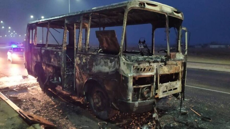 В Актау загорелся автобус с детьми
