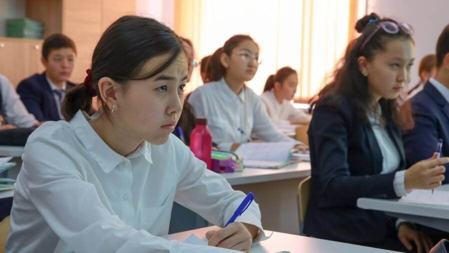 В казахоязычных школах мировую литературу будут преподавать на государственном языке