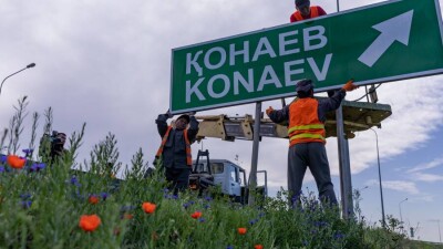 "Из дорожных знаков делают крышки для казанов". Почему опасно ездить по казахстанским трассам