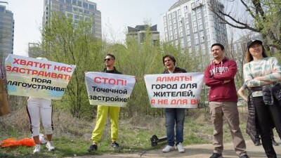 Алматинцы, возмущённые уплотнительной застройкой, готовы перегораживать улицы