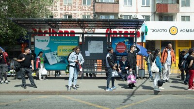 В поисках тени: почему алматинцы недовольны остановками по евростандарту