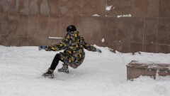 Травмоопасная забава: Как избежать увечий, катаясь на ледяной горке