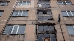 "У нас тут есть всё: крысы, тараканы и клопы". Как астанчане живут в аварийных домах