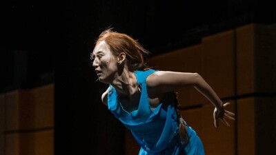 "Для меня танец – это свобода": Как казахстанка вывела на сцену Парижа искусство этнобалета