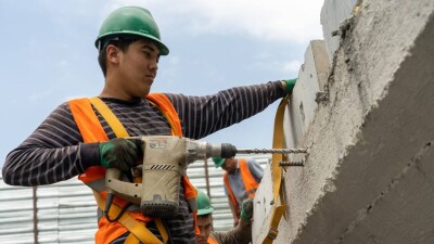 Незаконное увольнение, задержка зарплаты, сверхурочная работа: как работнику защитить свои права
