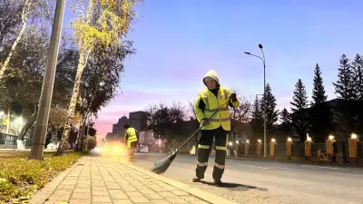 "Если мы хоть на день перестанем убирать улицы, город превратится в свалку". Каково это – работать уличным клинером?