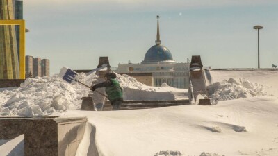 В апреле мело, как в январе. Как выглядит Астана после мощного снегопада