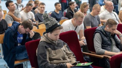 "Кто хочет работать, тот найдёт". Какую работу ищут осевшие в Казахстане россияне