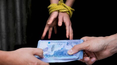 Девушку продали за 250 тысяч тенге, а младенца – за 2 млн. Как торгуют людьми в Казахстане