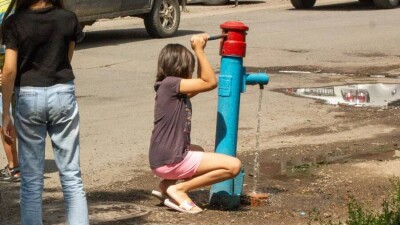 Хищения воды и антисанитария. Почему в Нур-Султане до сих пор не избавились от уличных колонок?