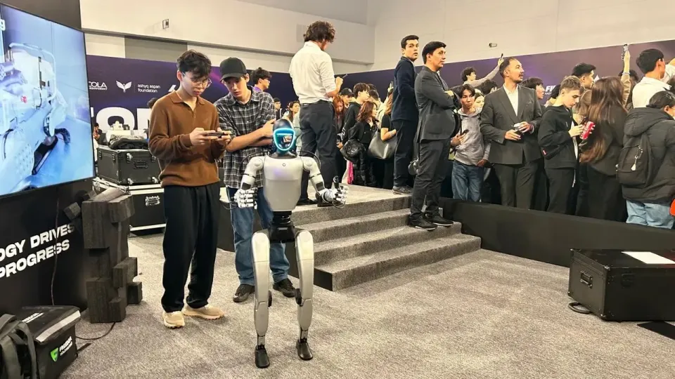 Робот-гуманоид на Digital Bridge 2025 / Фото Informburo.kz