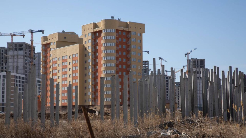 Строящиеся и жилой дом в районе ЖК "Шыгыс" в Астане / Фото Informburo.kz