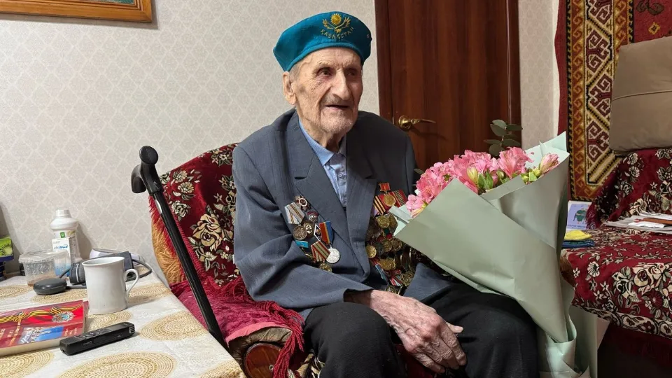 98-летний ветеран ВОВ Василий Сердюков из Астаны / Фото Informburo.kz 
