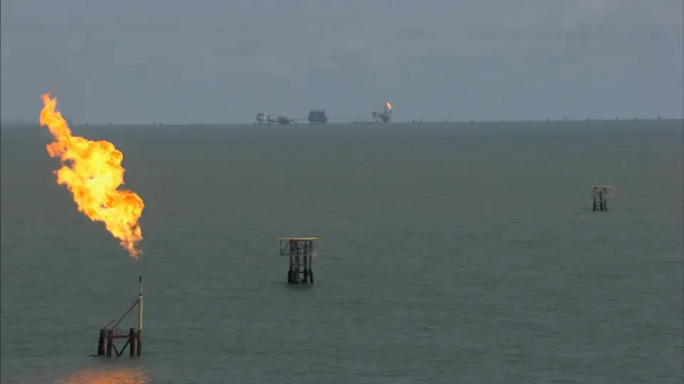 Отжиг газа на Каспийском море / Фото Save the Caspian Sea