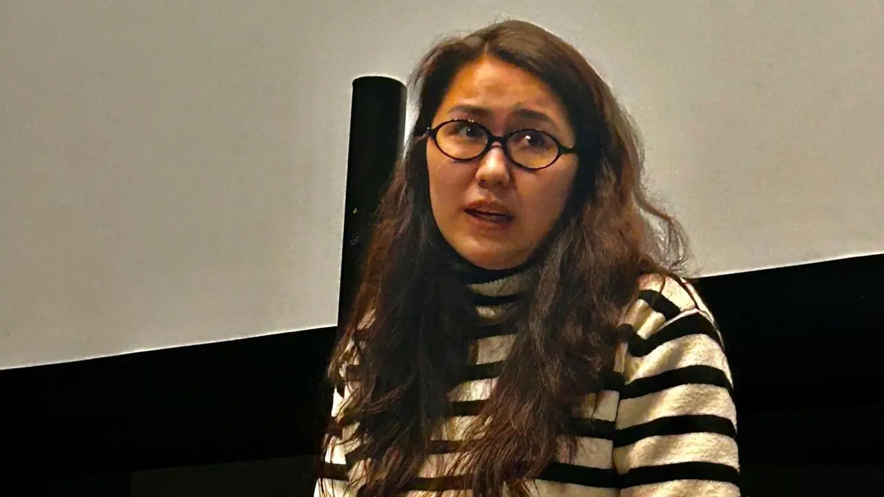 Основательница компании Yaya Лаура Ералиева во время встречи с родителями в Астане / Фото Informburo.kz