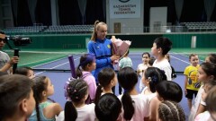 Елена Рыбакина поделилась призовыми с 14 казахстанскими теннисистками-юниорками
