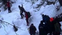 Туристка попала под лавину в горах Алматы