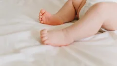Усыновителей и родную мать двоих детей судят в Караганде за торговлю новорождёнными