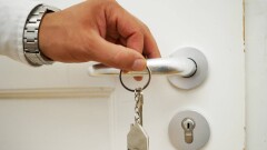 Держали подозреваемую на конспиративной квартире: экс-полицейскому вынесли приговор в Астане