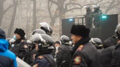 Полицейский о январских беспорядках: Камнями кидались так, что каски у нас вылетали