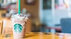 Американка отсудила у Starbucks 25,6 млн долларов за увольнение по расовому признаку. Она белая
