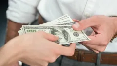 Доллар продают по 550 тенге в обменниках Казахстана