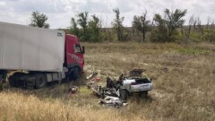 От ВАЗа ничего не осталось: фура и легковое авто столкнулись в Актюбинской области, погибли двое