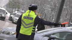 Полицейские обратились к водителям из-за снега в Алматы