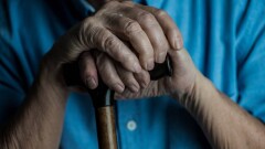 80-летний житель Тараза лишился более 7 млн тенге после "помощи" от незнакомца в банке