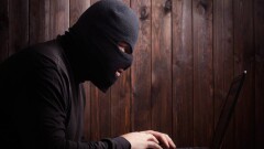 Мошенник оформил кредиты на 100 человек со всего Казахстана