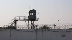 Проносили заключённым запрещённые предметы: двух сотрудников ДУИС осудили за взятки в Алматинской области