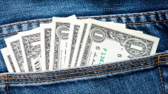 Экс-замакима Шымкента осудили за попытку дать 200 тысяч долларов офицеру КНБ