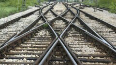 Два железнодорожника погибли под поездом на юге Казахстана