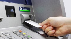 Среди казахстанцев растёт популярность наличных денег: в чём причина