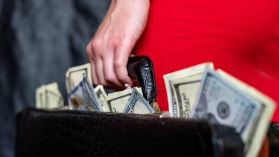 Бухгалтера алматинской гимназии осудили за хищение 23 млн тенге