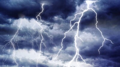 Дожди с градом и ослабление жары обещают в Казахстане на выходных