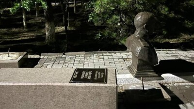 Упавший памятник насмерть придавил ребёнка в Атырау