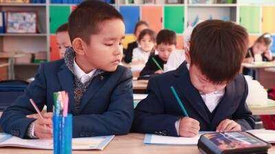 70% казахстанцев не поддерживает продление учебного года в школах – опрос