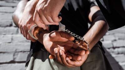 Мужчина в Шымкенте выпросил у продавцов компьютеры на 2 млн тенге и не заплатил