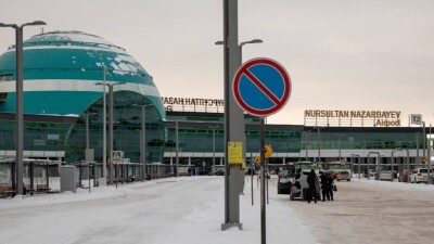 Утренние рейсы задержали в аэропорту Астаны из-за снегопада