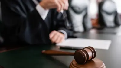 Гримаса судьи на процессе о покушении на Берденова стала причиной служебной проверки