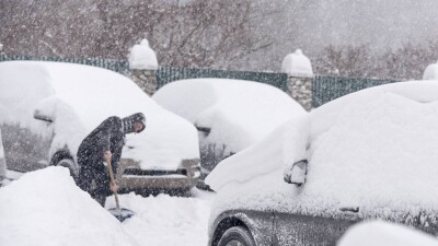 Снежная буря надвигается на север Казахстана