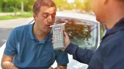 Обновлённые правила проверки на опьянение вступили в силу: будут ли ловить не только водителей, но и пешеходов?