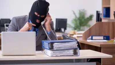 "Написали из профкома завода". 15 млн тенге отдала мошенникам жительница Павлодарской области