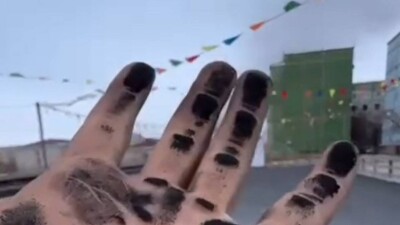 Акимат объяснил чёрный снег в Сатпаеве применением дешёвого угля
