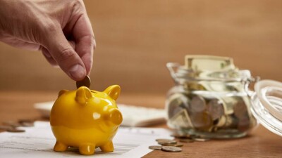 Чистая прибыль казахстанских банков упала в 1,5 раза за год