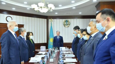 Мажилисмены почтили память погибших в результате массовых беспорядков