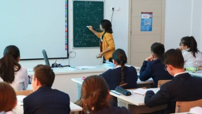 Сенатор: За последние пять лет закон об образовании корректировали 29 раз