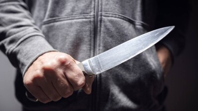 Школьник ранил ножом учителя и одноклассника в Павлодаре