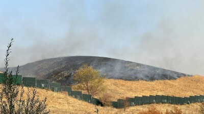 В Медеуском районе Алматы второй раз за день тушат сухостой